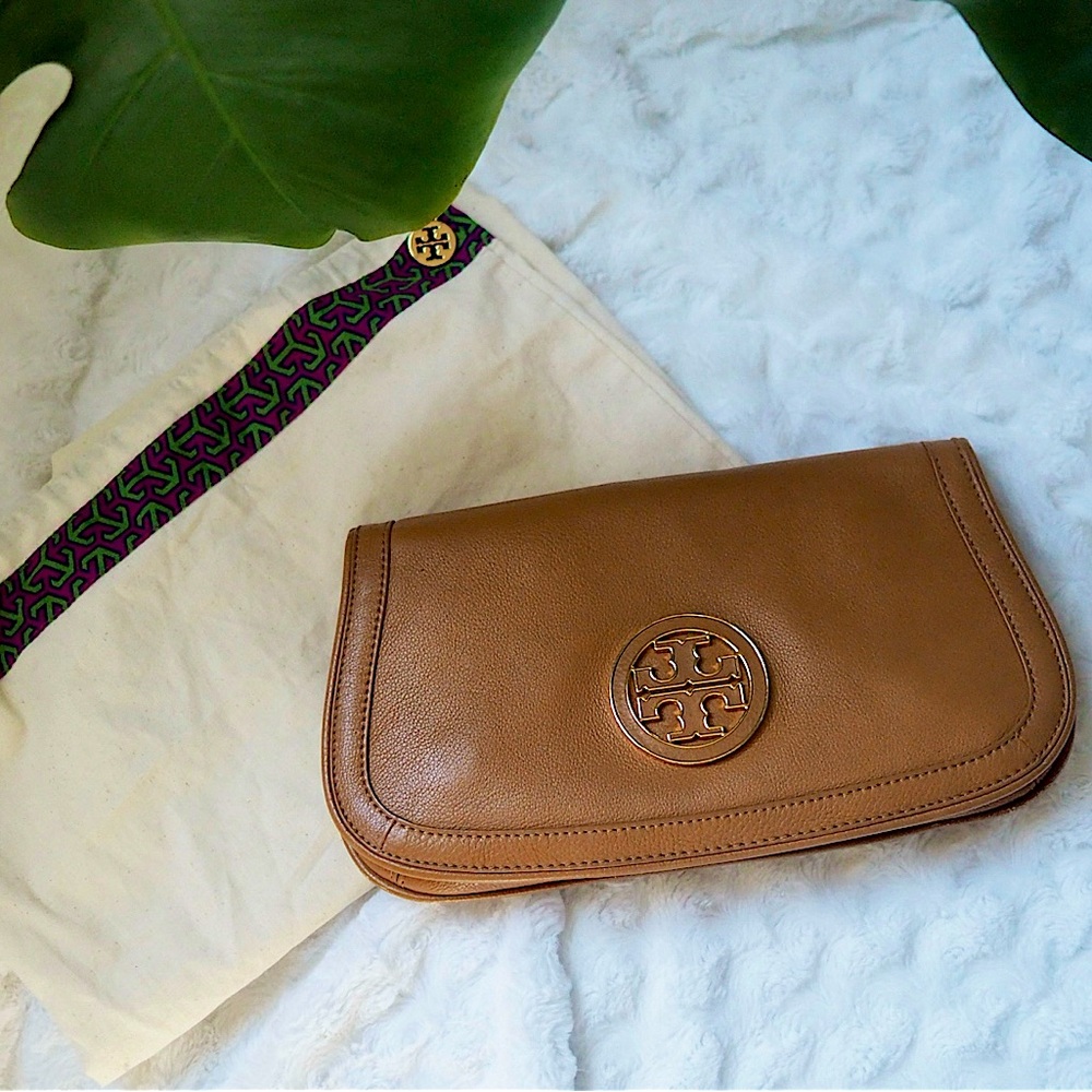 SOLD ❌ Tory Burch Leather Clutch in Royal Tan with Gold Chain
